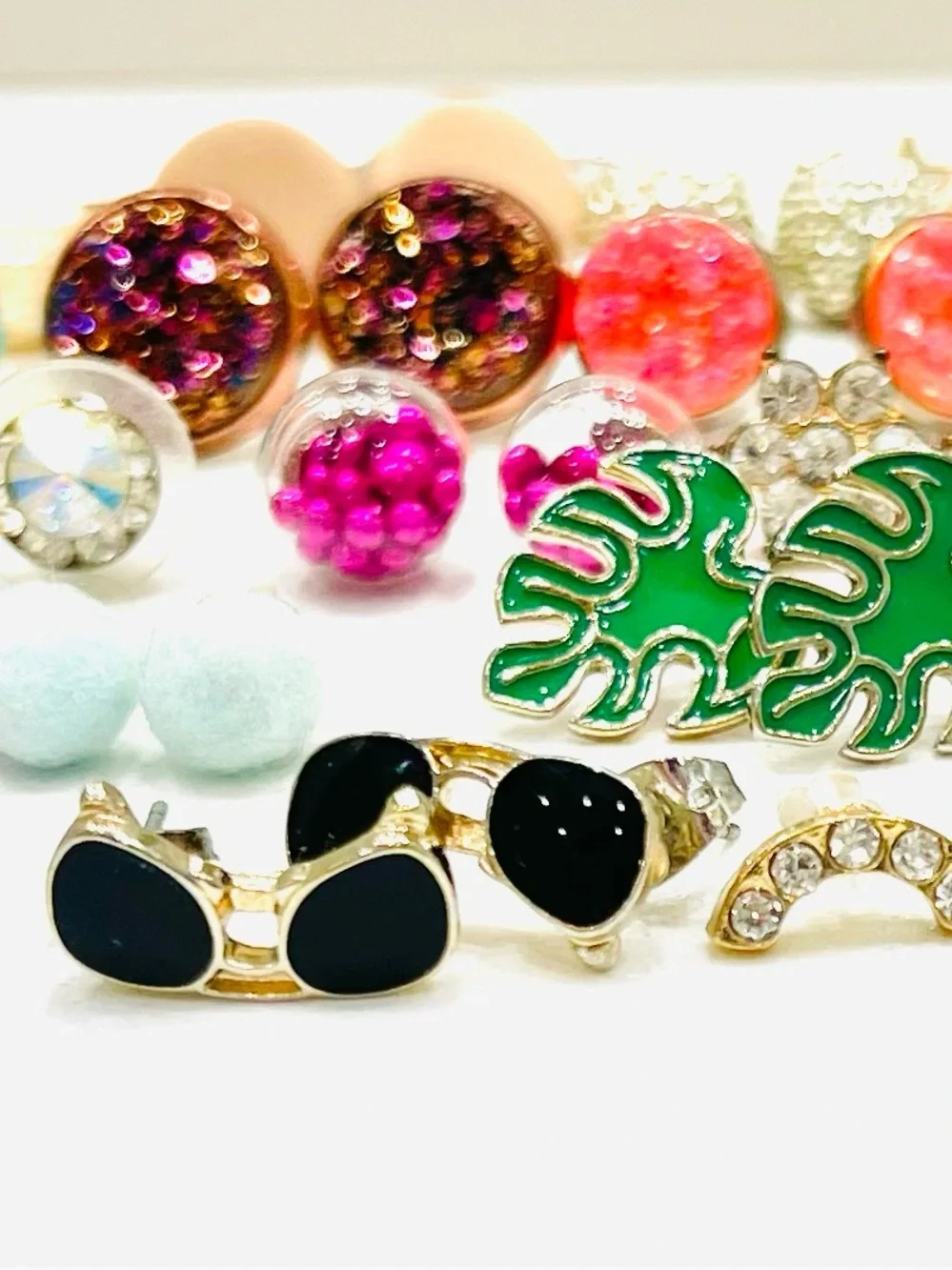 Girls Earrings 30 Pairs EUC